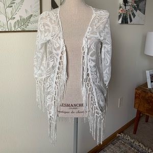 🌸$5 SALE🌸 White fringe cardigan